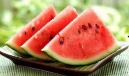 口水面小哥吃瓜