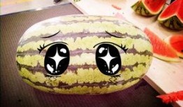 月亮开心吃瓜