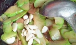 扶手瓜炒着吃,家常烹饪新体验