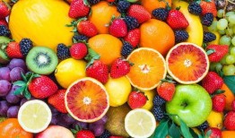 小左有点精神吃瓜