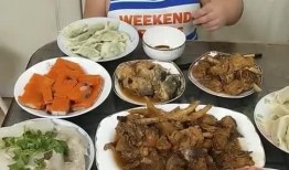 胖子吃瓜餐后,一场味蕾与体重的较量