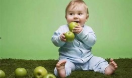 婴儿吃瓜拍照姿势,宝宝吃瓜萌态瞬间捕捉