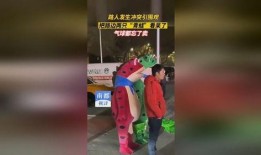 两青蛙吃瓜,夏日食瓜欢乐多