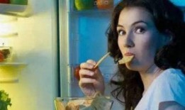 半夜吃瓜说话视频,揭秘热门视频背后的故事