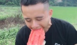 今天吃瓜吃的好爽你们呢,你呢？共享快乐时光