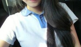 深圳校服女孩吃瓜,校园生活趣味瞬间