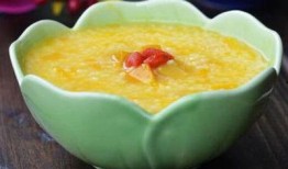 小米和蜜瓜吃蛋糕,甜蜜邂逅，美味共享