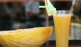 哈密瓜跟蜂蜜可以吃吗,健康美味两不误