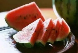 吃瓜大王照片图片,照片中的美食诱惑与生活态度