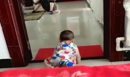 孩子看见姥姥吃瓜,姥姥的甜蜜时光