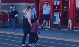 吃瓜国外华裔视频,揭秘国际热点背后的故事