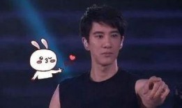 求婚现场变吃瓜现场,网友直呼“太真实”