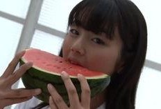 吃瓜女孩屏幕,网络时代的围观文化解析